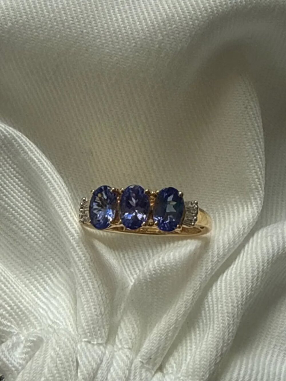 Three oval blue-violet tanzanite ring